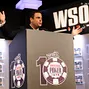 Tournament Director Jack Effel addresses the players of Event 1 at the 2014 WSOP