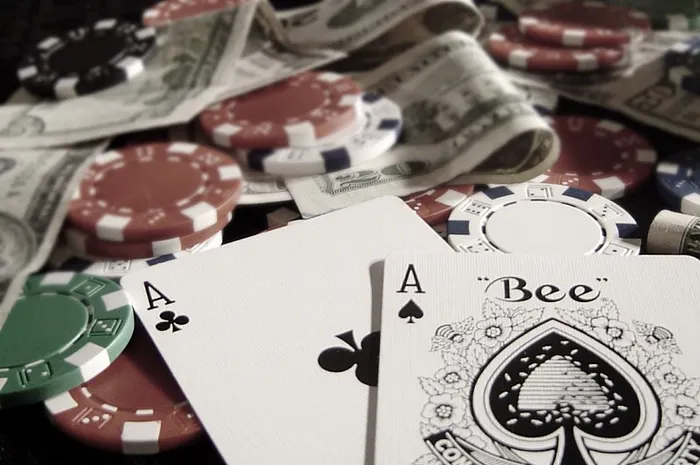 Jouer contre les 3-bets : le 4-bet bluff (stratégie poker) 0001