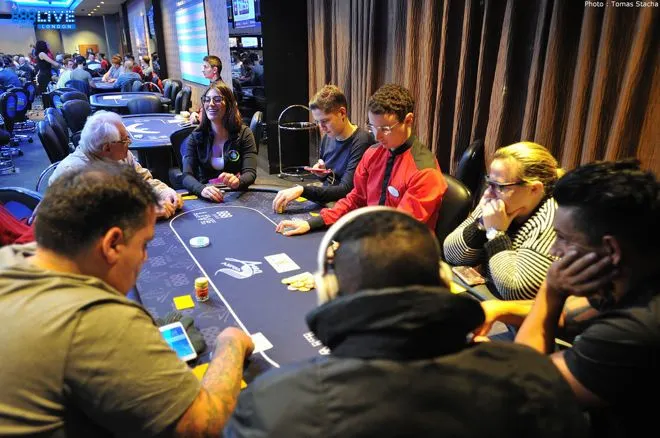 Straddle poker meaning