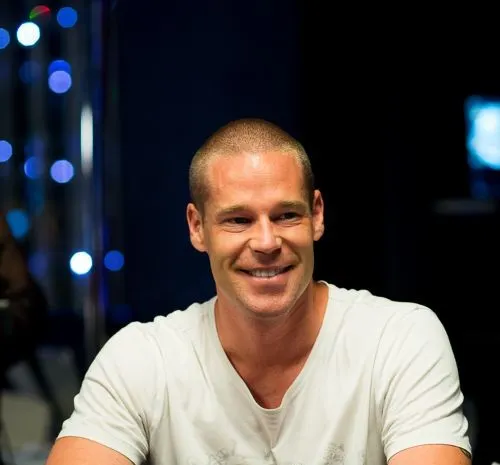 Viktor Blom contre Patrik Antonius, Revivez le plus gros pot de l'histoire en vidéo ! 0001