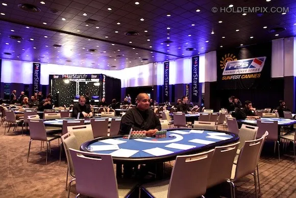 Salle de poker Riviera du casino royal Pullman Cannes Mandelieu
