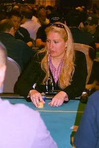 Online Chat: Katie "katie75013" Stone Talks Relocation and Full Tilt Poker 101
