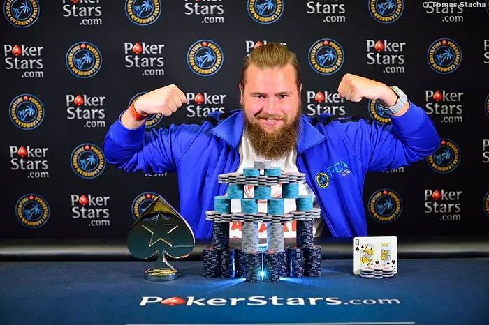 Ludwig "flex" Fernström, vainqueur de l'Event #77 à 300$