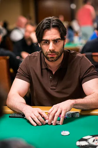 WSOP 2015: Sérgio Braga Segue no Razz; Colossus na Mesa Final & Mais 102