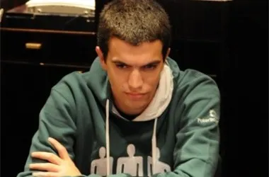 Pete Linton Lidera o dia 2b do ISPT Wembley Main Event; André Moreira e André Andrade no... 101