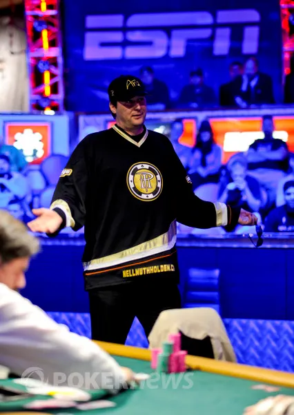 WSOP 2011 - Event #16 : John Juanda Champion du Monde de 2-7 devant Phil Hellmuth 104