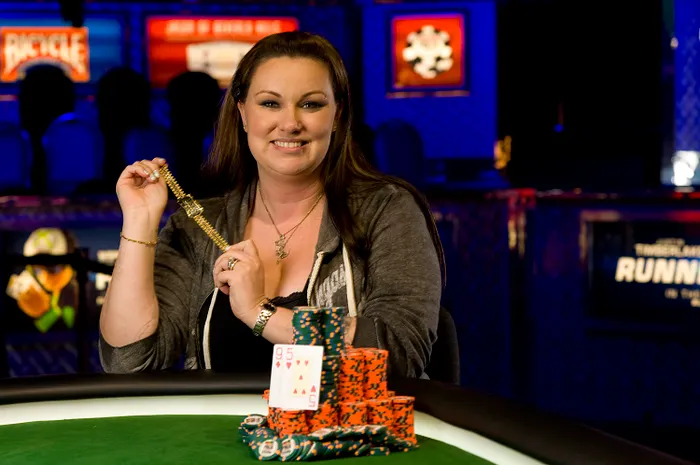 Dana Castaneda é a Primeira Mulher a Vencer um Evento Regular das World Series of Poker de 2013 0001