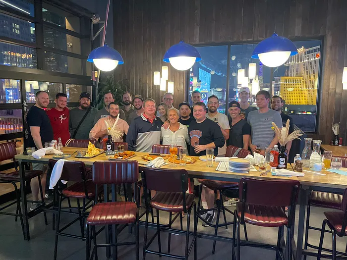 Familia y amigos, juntos en julio de 2023 para honrar a Thayer Rasmussen