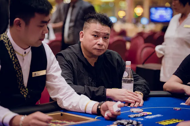 Johnny Chan refuses to be pushed around by Lee