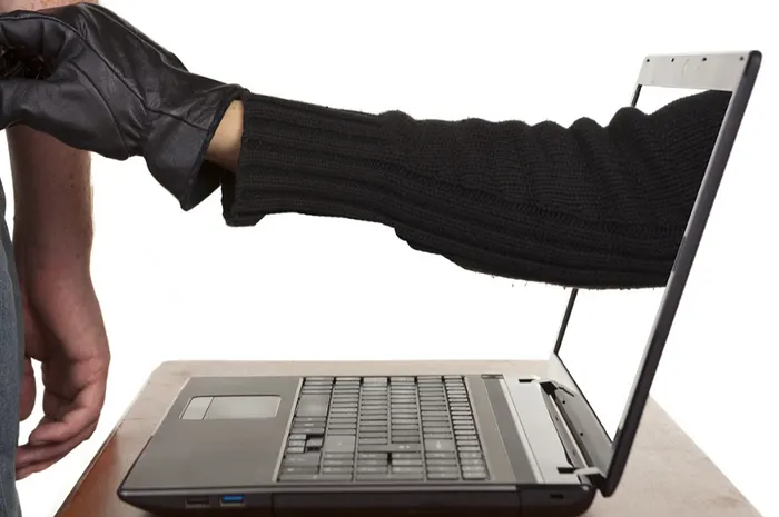 Il vole une carte bleue pour créditer son compte joueur 0001