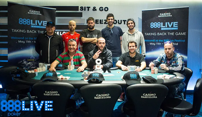 Final Table Group Picture