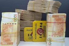 Brèves Poker : une passion, un brag, un résultat, un tour