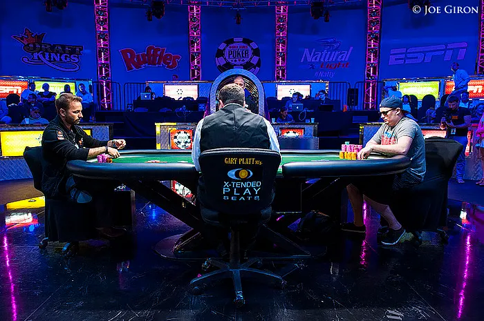 Daniel Negreanu and Paul Volpe, heads-up in last year's $10K 2-7 NL Single Draw Championship