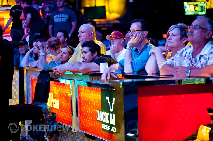 Main Event WSOP 2012 : Gaëlle Baumann "bubble girl" de la Table Finale 105