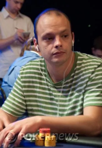 WSOP 2009 Live - Main Event Day 1c : Joe cada domine un fleld énorme 104