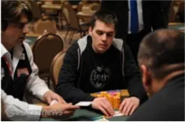 Bracelets WSOP 2010 - Jour 22: Deux bracelets , un millionnaire et un Français (events#30 et 31) 0001