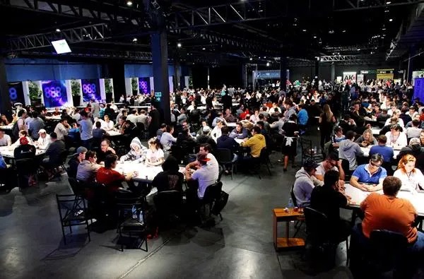 MasterMinds5: Serão 450 Jogadores a Entrar em Ação Para o Dia 2 & Lucas Tabarin Crava PL Omaha 0001