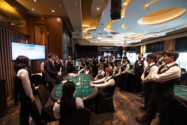 Main Event Dealer Huddle