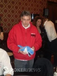 Luca Giovannone con il suo squalo portafortuna