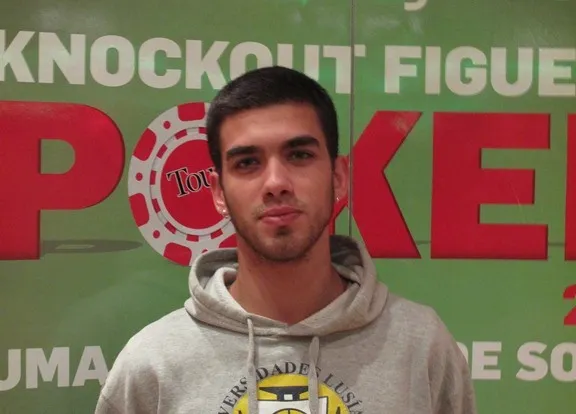 Diogo Teixeira é o chipleader do Dia 1 do Knockout Figueira Poker Tour de Setembro 0001
