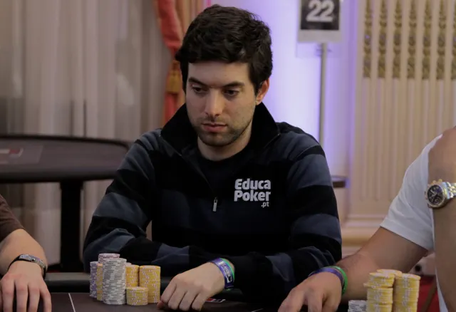 Barbosa e Manji no Dia 3 do Main Event WSOPE 2011 0001