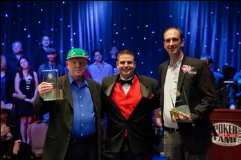 Erik Seidel y Dan Harrington, miembros del Poker Hall of Fame, y Fran Kassela, Player of the... 102