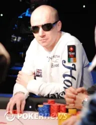 Ainsworth doubles to 800k