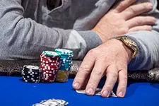 Casino Poker for Beginners: Covering When to Keep Your Cards Covered