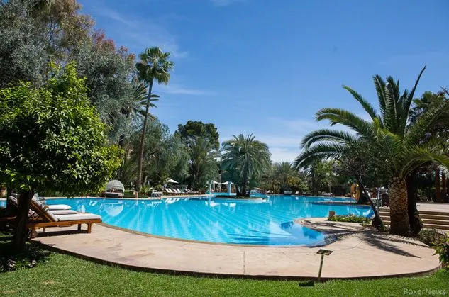 Direction la piscine du Es Saadi...