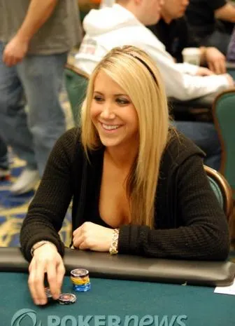 Online Poker Spotlight: Lauren Kling 0001