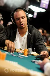 WSOP 2012 Jour 13 : Phil Hellmuth dans le Jour 2 du 2.500$ Razz 102