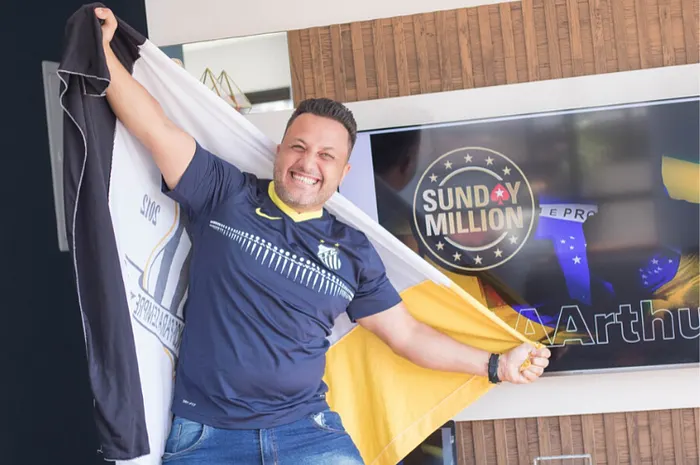 Alex "AAAArthur" Brito foi o grande campeão do 14º Aniversário do Sunday Million