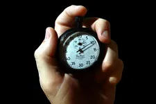 Stratégie poker : Les ''timing tells'' ou faire de l'argent avec le temps