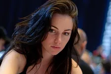 Liv Boeree pose pour PokerStars