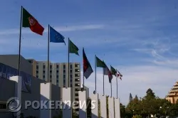 Banderas en la entrada del Casino Vilamoura