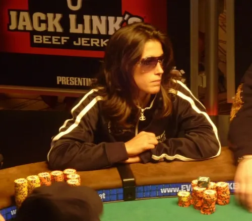 Leo está jugando en el PokerHeaven.com European Cash Game 2... ¡Live! 0001