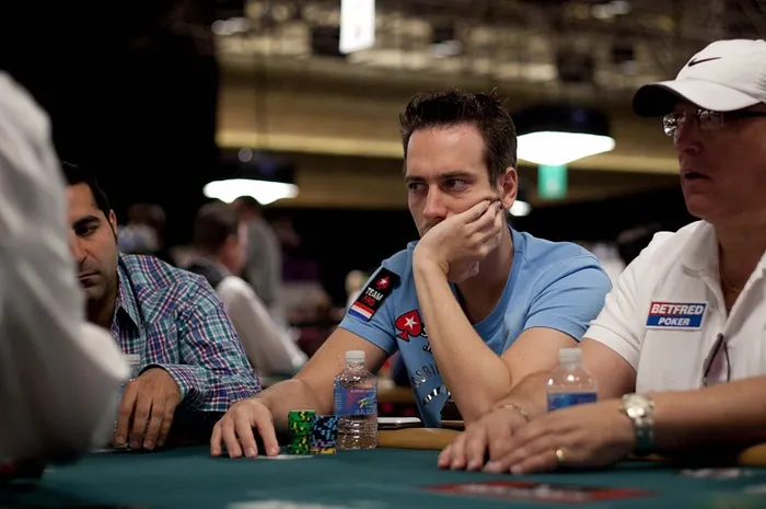 WSOP Evento #20: Doug Lang Lidera & Raszi Renasceu das Cinzas 0001