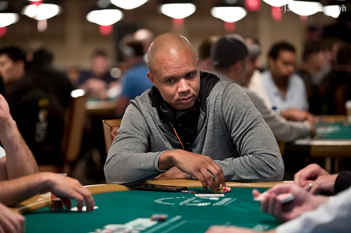Main Event : 24 Français chutent au Jour 4, Jonathan Duhamel et Phil Ivey aussi 0001