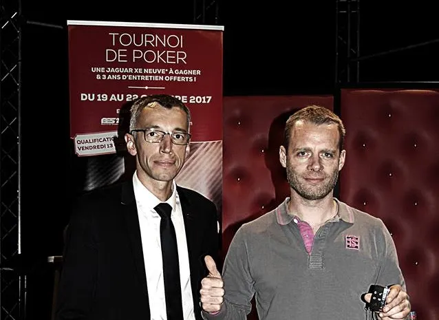 Forges-les-Eaux : Noël en Jaguar 0001