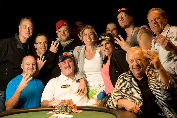 WSOP 2013 : Un bracelet pour Tom Schneider, Owais Ahmed blessé