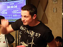 WSOP 2009 - 'adz124' évacué après un pari alcoolisé contre "Durrr" 104