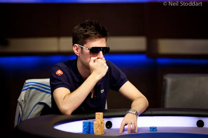 César García roza el brazalete en el WCOOP #53 0001