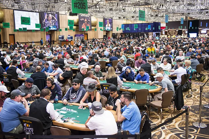 Room full of players at the WSOP