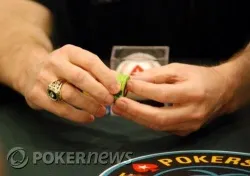 Jugando al poker con una bola de baseball