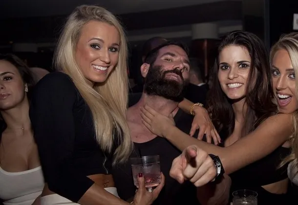 Brèves Poker : des ennuis, des victoires en argent fictif, des vidéos