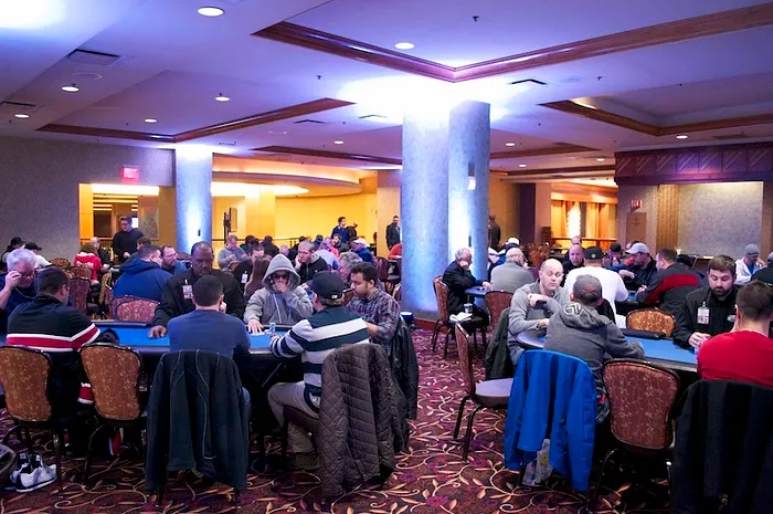 Casino Poker for Beginners: Playing With a Friend? There’s One Rule You Must Know