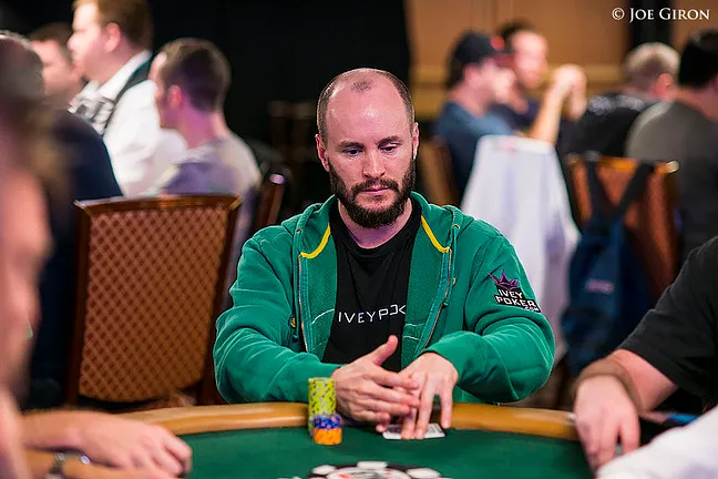 Mike Leah flopped a straight flush.