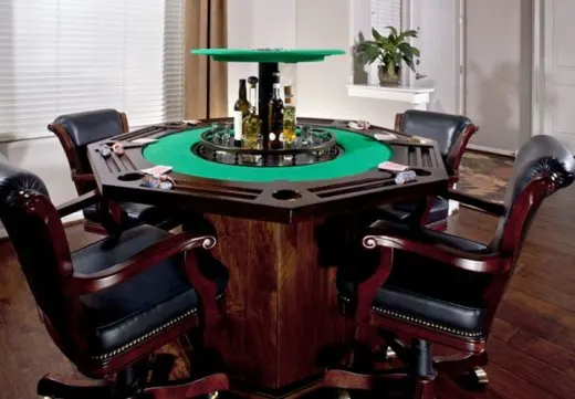 La table de poker avec bar intégré.