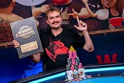 Deividas Daubaris Sacré Champion du WPO Bratislava Main Event (€120,000); Adrien Guyon Runner-Up