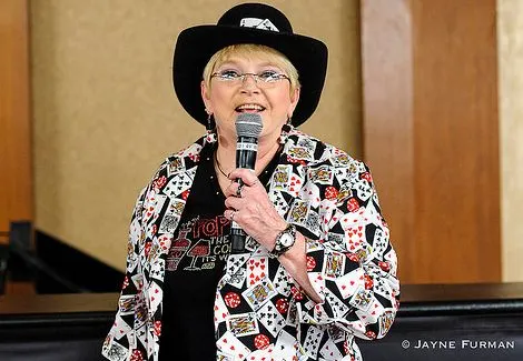 Shuffle up and deal par Susie Isaacs (WSOP)